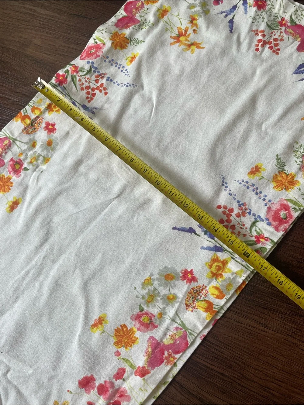 Sur La Table Off White Floral Table Runner 107x17” 100% Cotton India